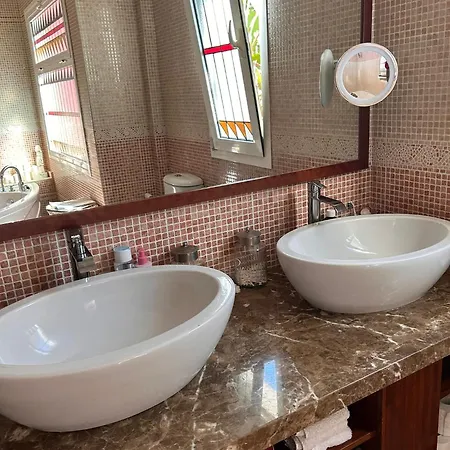 Вілла Red-house *