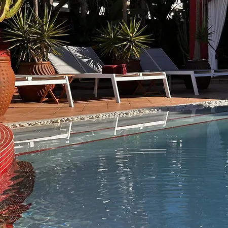 Red-house Вілла *